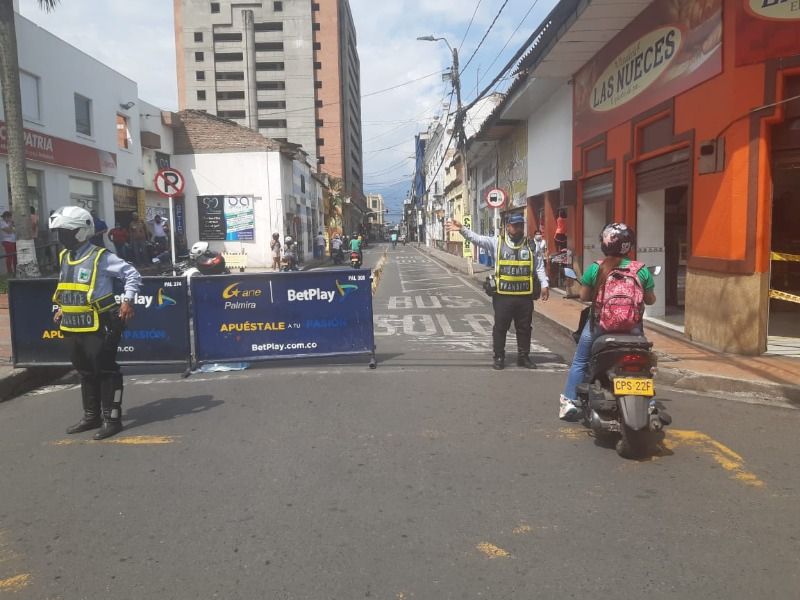 Cierran vías de acceso al centro de Palmira