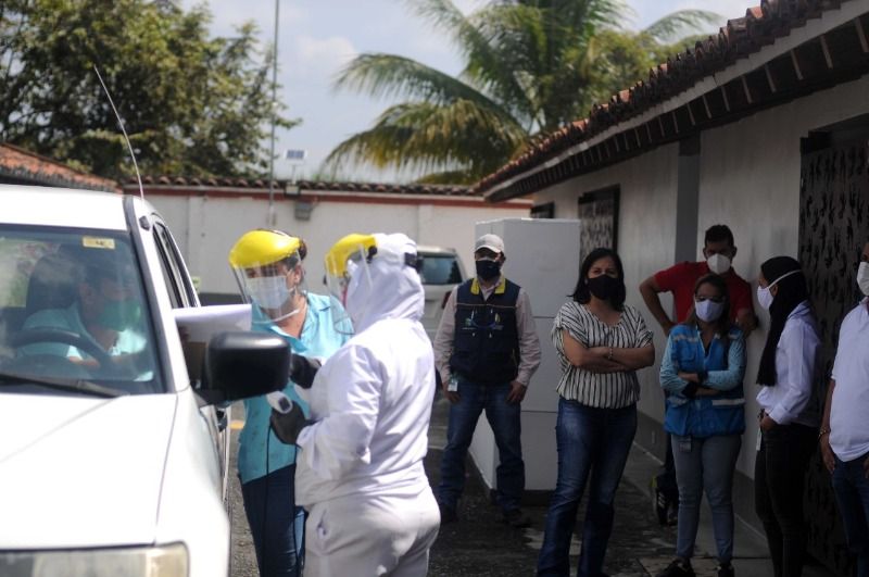 Autoridades visitan moteles para una reapertura segura