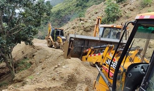 Habilitado paso en La Esperanza tras derrumbe a causa de fuertes lluvias
