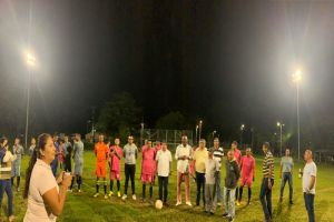Vecinos de La Buitrera disfrutan nueva iluminación del polideportivo