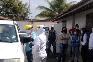 Autoridades visitan moteles para una reapertura segura
