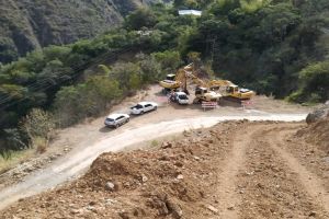 Ejecutan mejoras en la vialidad del sector La Esperanza