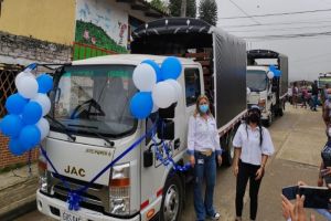 La Unidad entregó tres camiones para apoyar procesos productivos en Dagua y San Pedro