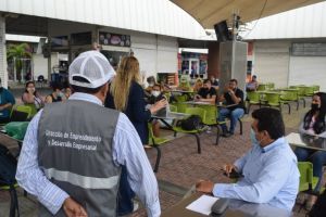Dirección de Emprendimiento socializó programas y servicios con comerciantes